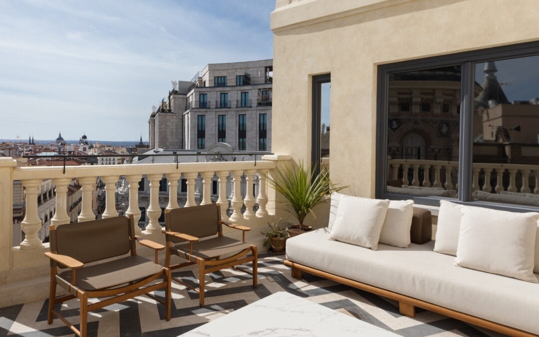 JW Marriott Hotel Madrid: Concierge Team with All the Golden Keys